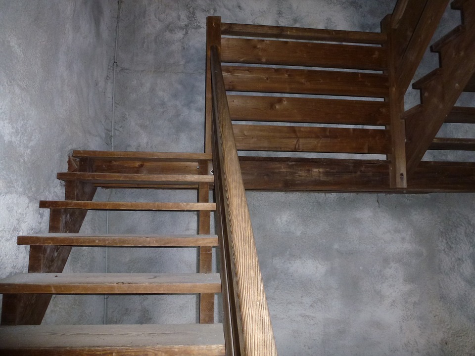 staré schodnicové schody